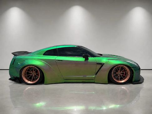 Used 2014 Nissan GT-R Black Edition AWD/4WD image 4