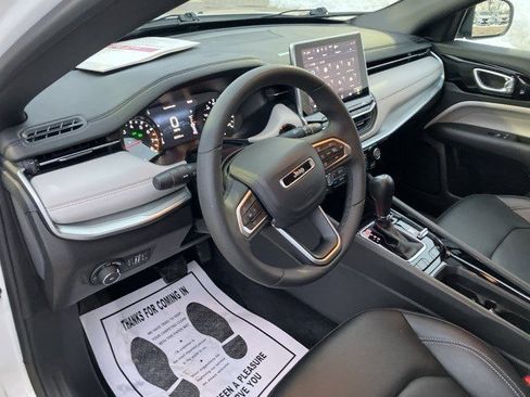 Certified 2025 Jeep Compass Limited image 13