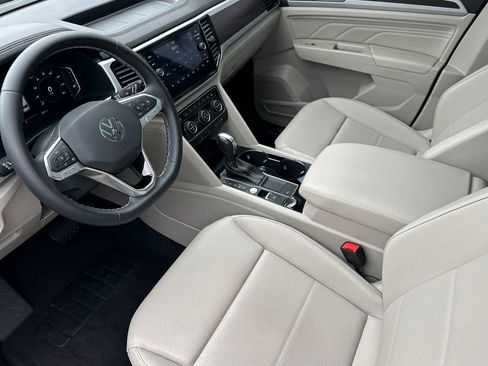 Used 2023 Volkswagen Atlas SE w/ Panoramic Sunroof Package FWD image 10