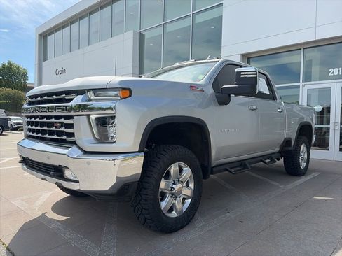Used 2023 Chevrolet Silverado 2500 LTZ w/ LTZ Convenience Package AWD/4WD image 3