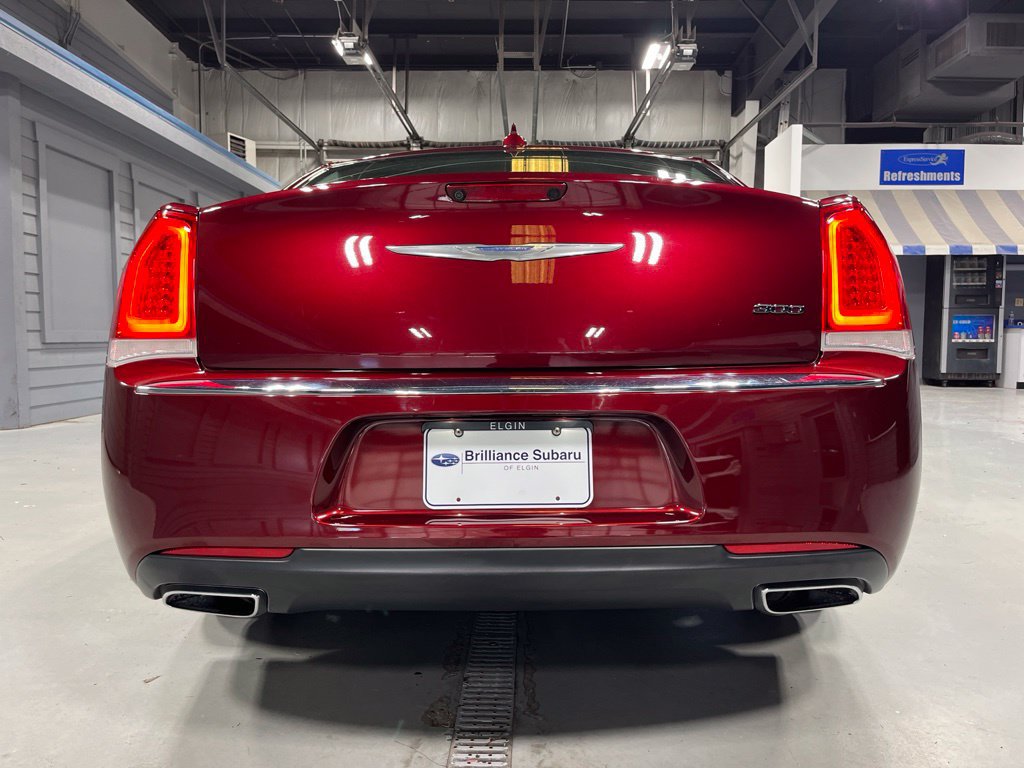 Used 2018 Chrysler 300 Touring L RWD image 6