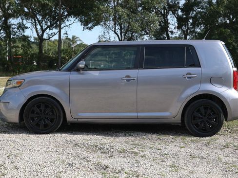 Used 2009 Scion xB FWD image 3