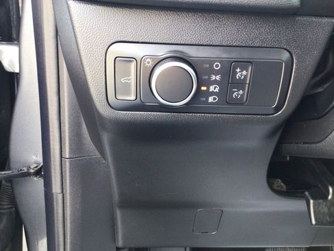 Used 2022 Ford Escape SE w/ SE Sport Appearance Package image 24