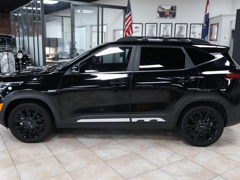 Used 2022 Kia Seltos Nightfall Edition image 2