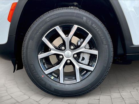 New 2025 Jeep Grand Cherokee Limited w/ Trailer Tow Package image 13