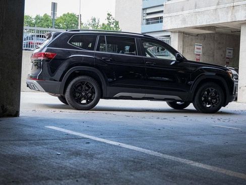 New 2026 Volkswagen Atlas Peak Edition image 7