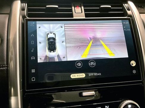 Certified 2025 Land Rover Discovery Dynamic SE image 23