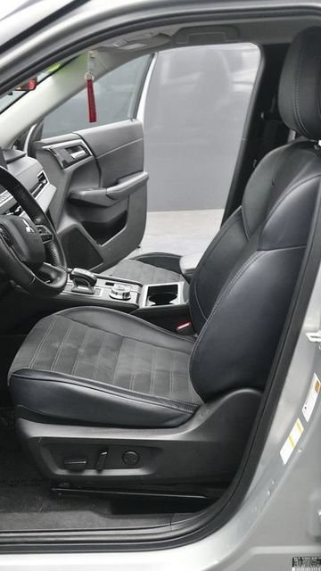 Used 2024 Mitsubishi Outlander SE AWD/4WD image 17