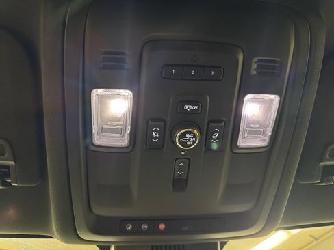 Used 2023 GMC Yukon SLT w/ SLT Luxury Package AWD/4WD image 23