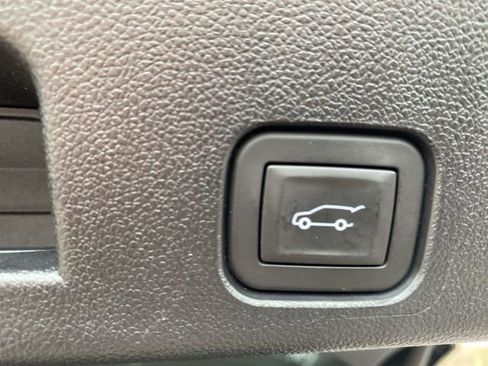 Used 2025 Buick Enclave Sport Touring AWD/4WD image 32