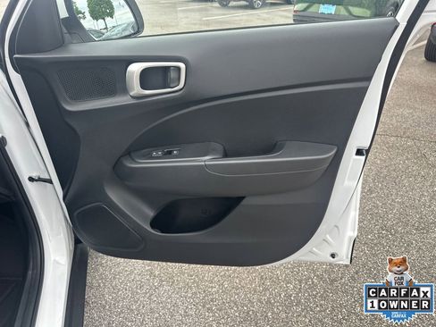 Used 2024 Hyundai Venue SEL FWD image 14