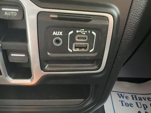 Used 2018 Jeep Wrangler Unlimited Sport S image 27