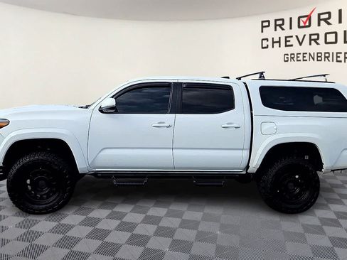 Used 2020 Toyota Tacoma TRD Sport w/ TRD Premium Sport Package AWD/4WD image 5