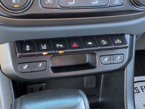 Used 2021 Chevrolet Colorado Z71 w/ Z71 Midnight Edition image 25