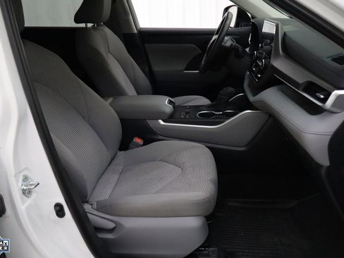 Used 2023 Toyota Highlander L image 29
