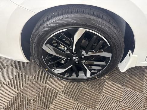 New 2025 Nissan Versa SR w/ Trunk Package image 27