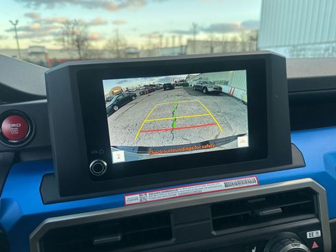 Used 2025 Toyota Tacoma TRD Off-Road image 17