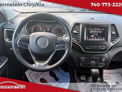 Used 2021 Jeep Cherokee Latitude Lux w/ Mopar Interior Package AWD/4WD image 6