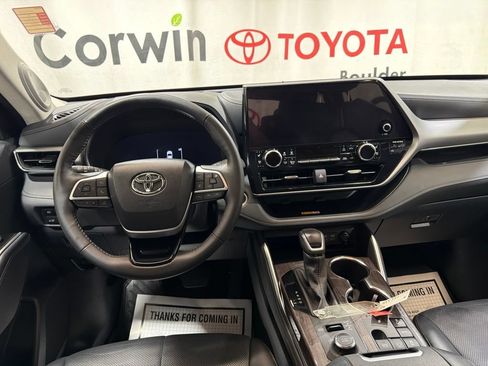 Used 2024 Toyota Highlander Platinum AWD/4WD image 20
