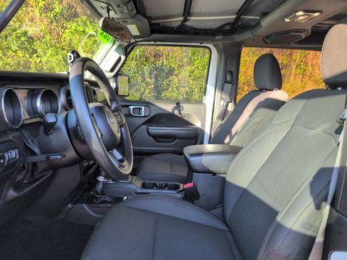 Used 2022 Jeep Wrangler Sport image 12