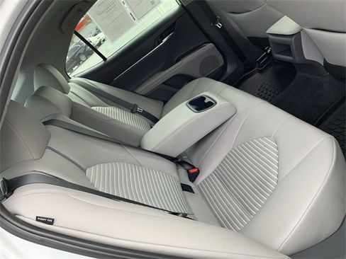 Used 2024 Toyota Camry SE image 12