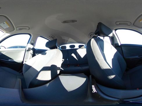 Used 2025 Kia K4 LXS image 41