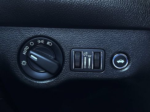 Used 2020 Dodge Challenger SXT RWD image 22