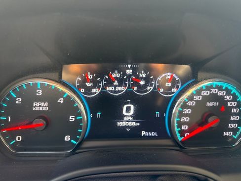 Used 2018 Chevrolet Suburban Premier image 35