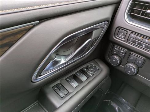 Used 2024 Chevrolet Suburban Premier image 17