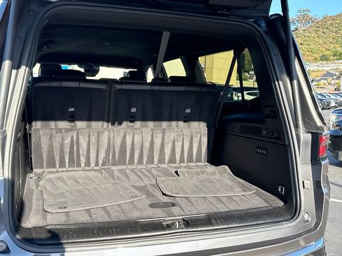 Used 2024 Jeep Wagoneer L Series II RWD image 10
