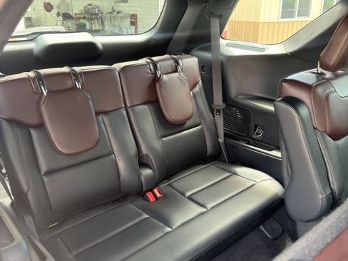 Used 2020 Ford Explorer Platinum w/ Premium Technology Package AWD/4WD image 18
