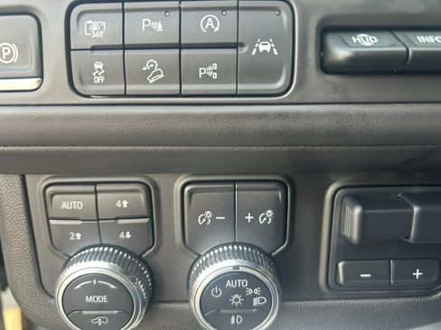 Used 2024 GMC Yukon Denali Ultimate AWD/4WD image 29