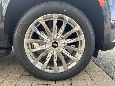 Used 2023 Cadillac Escalade Premium Luxury image 33