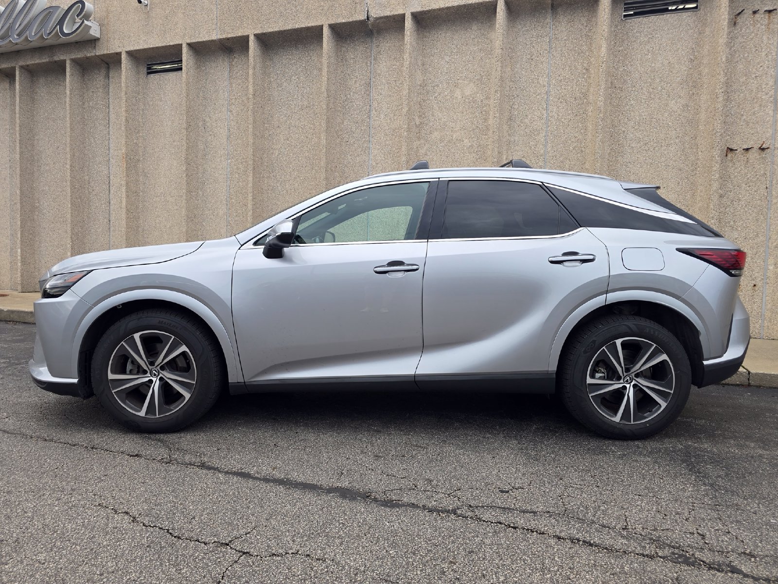 Used 2023 Lexus RX 350 Premium w/ Accessory Package AWD/4WD image 15