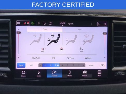 Certified 2024 Chrysler Pacifica Touring-L image 16