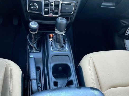 Used 2020 Jeep Wrangler Unlimited Sahara image 18