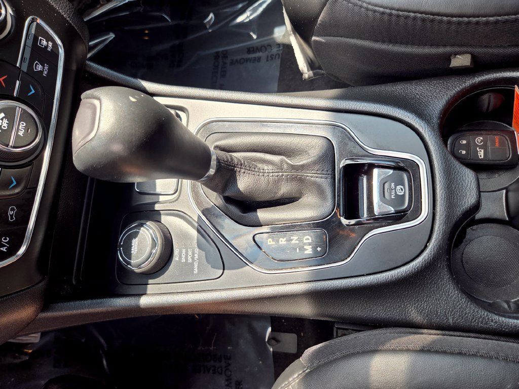 Used 2021 Jeep Cherokee Limited AWD/4WD image 18