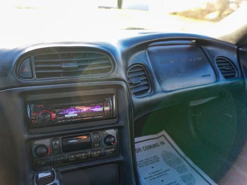 Used 2001 Chevrolet Corvette Convertible w/ Preferred Equipment Group2 image 11