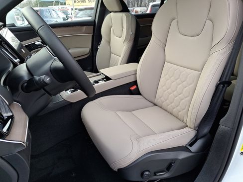 New 2026 Volvo XC90 B6 Plus w/ Protection Package Premier image 9