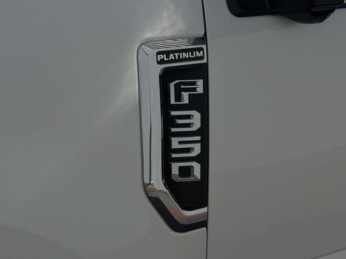 Used 2020 Ford F350 Platinum w/ FX4 Off-Road Package AWD/4WD image 18