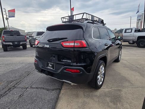 Used 2017 Jeep Cherokee Limited AWD/4WD image 5