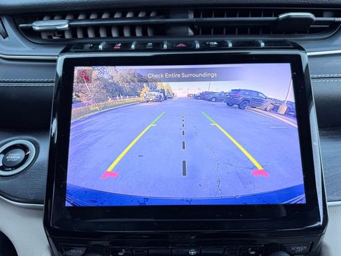 Used 2022 Jeep Grand Cherokee Limited image 19