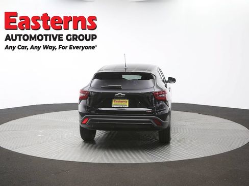 Used 2024 Chevrolet Trax RS FWD image 36