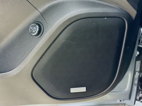 Used 2023 GMC Acadia SLT image 22