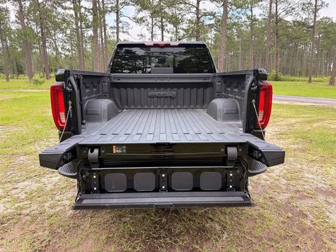 Used 2023 GMC Sierra 1500 AT4 w/ Technology Package AWD/4WD image 6