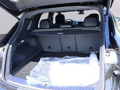 New 2025 Porsche Cayenne image 17