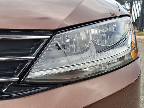 Used 2017 Volkswagen Jetta S w/ Jetta S Cold Weather Package image 9