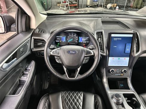 Used 2024 Ford Edge Titanium image 19