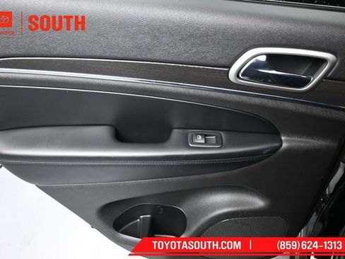Used 2018 Jeep Grand Cherokee Limited AWD/4WD image 25