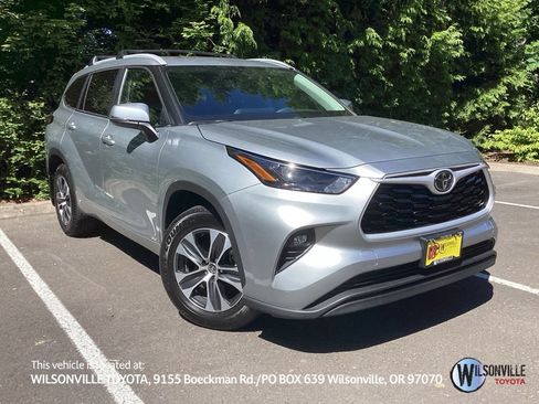 Certified 2025 Toyota Highlander XLE AWD/4WD image 1